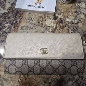 Gucci Cream and Gray Women's Wallet
